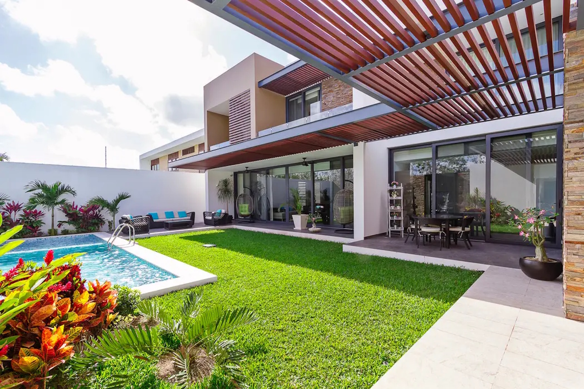 Proyecto de diseño de jardines Badalona en vivienda moderna
