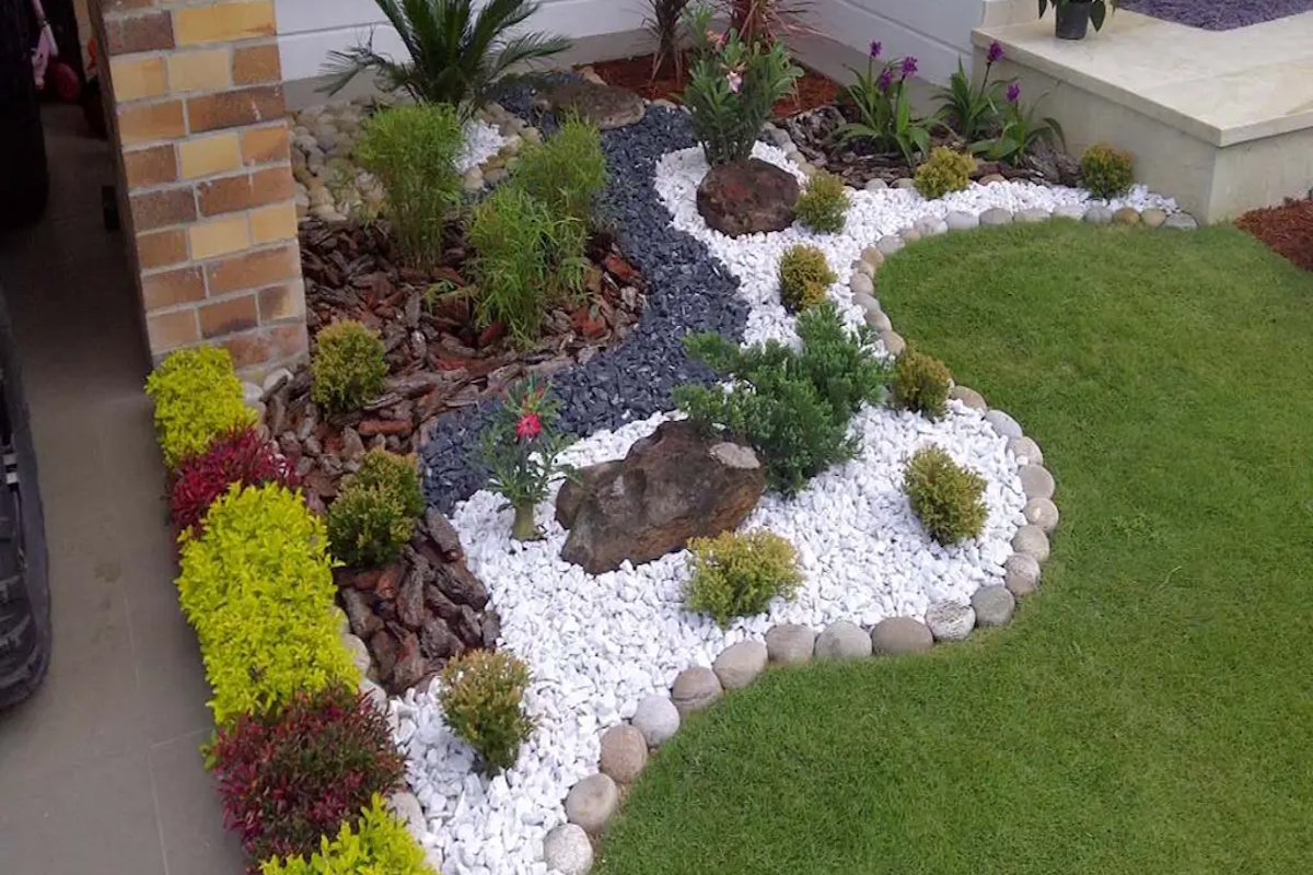 Diseño jardines Gavà con sistema de riego automático y césped