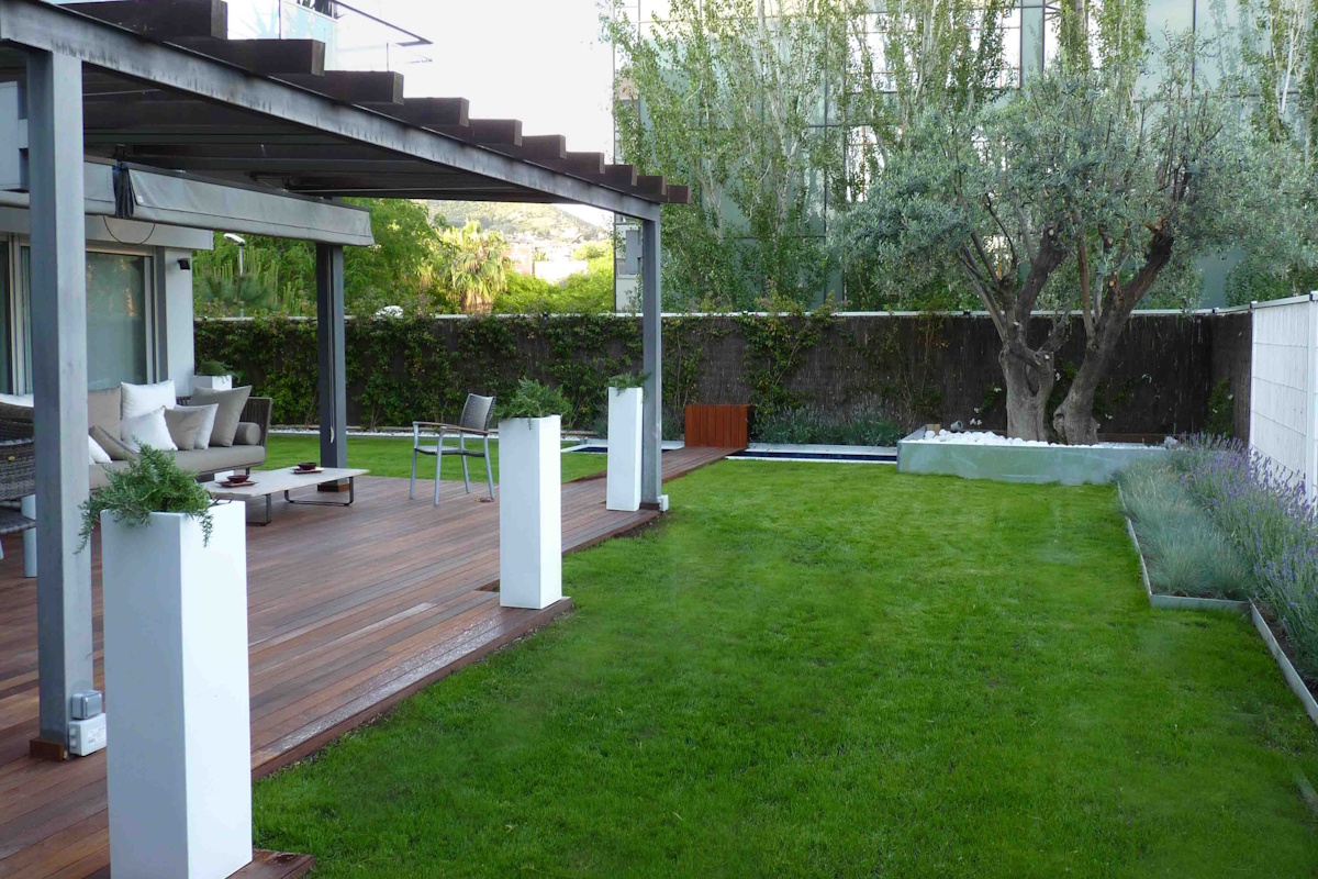 Proceso de instalación y diseño de jardines en Sitges por expertos