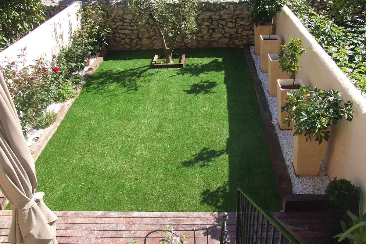 Instalación de césped por empresas de jardinería en Castelldefels