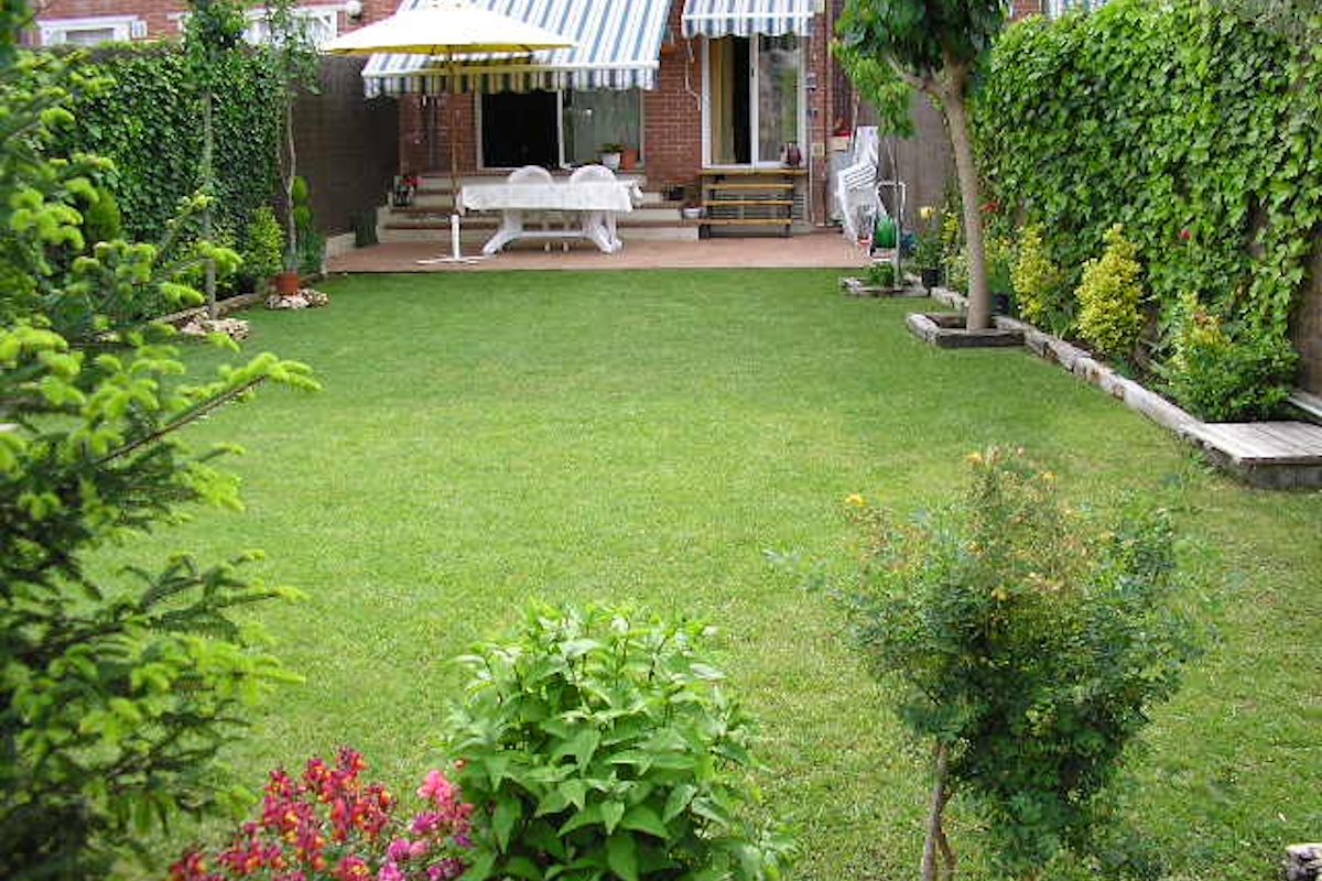 Jardineros en Sitges en reunión con cliente