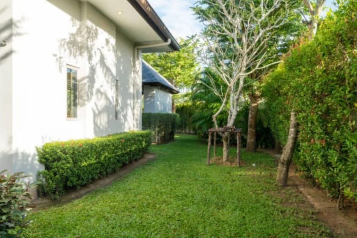 Jardín residencial con mantenimiento de jardines en Segur de Calafell