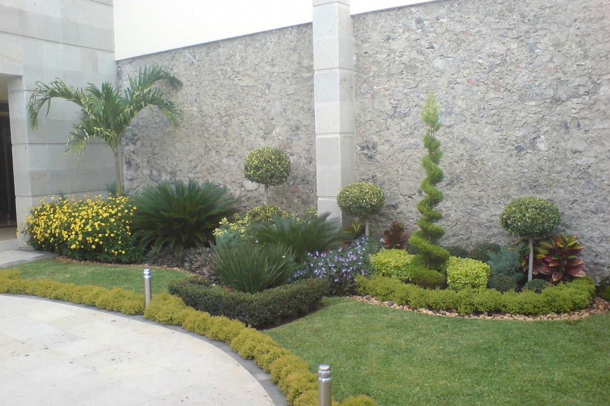 Mantenimiento de jardines Sitges en comunidad residencial